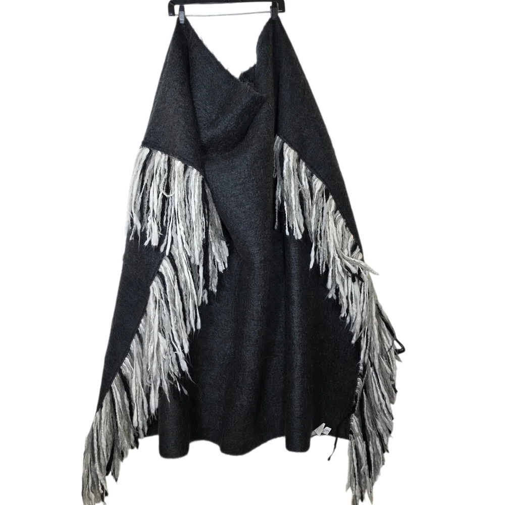 Merben Inc. handwoven Fringed hesther Black and White Throw Blanket - Picture 1 of 8